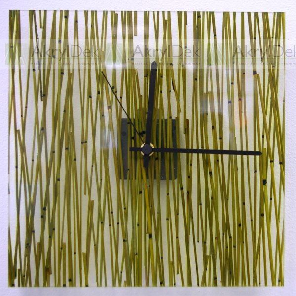 Nástěnné hodiny s výplní bambusu